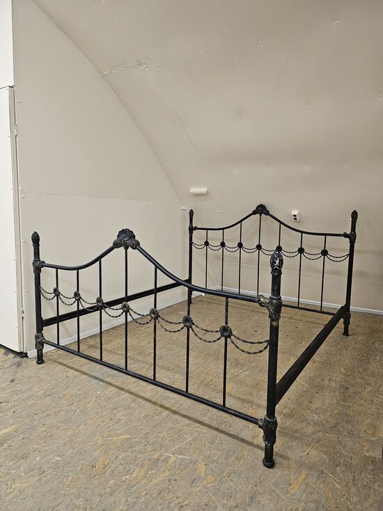 Metāla gultas rāmis